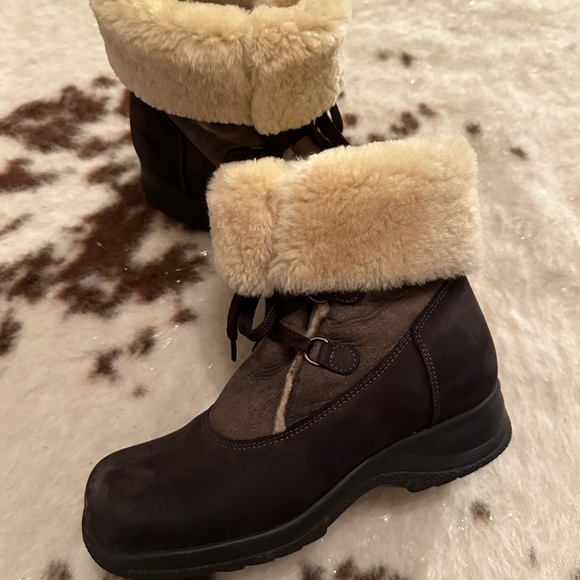 La Canadienne Always Waterproof Shearling Lined boots Brown Suede boots sz 7 - Picture 2 of 10